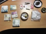 Chrzanów. 25-latek zatrzymany przez policję. Miał 70 gramów narkotyków. Odnaleziono nastolatkę przebywającą "na gigancie"