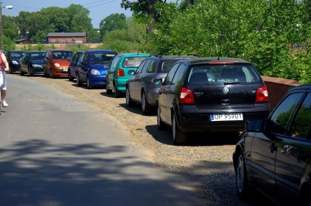 Przy bramie gospodarskiej ZOO w Opolu, 22 maja 2012r