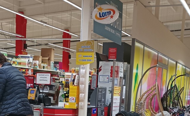 100 tysięcy złotych wygrał klient kolektury w sklepie Carrefour przy ul. Baczyńskiego w Jaśle