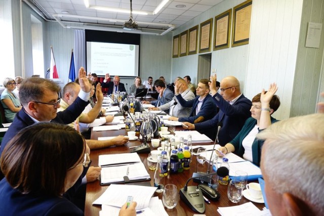 Radni gminy Bełchatów uchwalili regulamin dofinansowania na zakup i montażu urządzeń ograniczających emisję zanieczyszczeń w budynkach