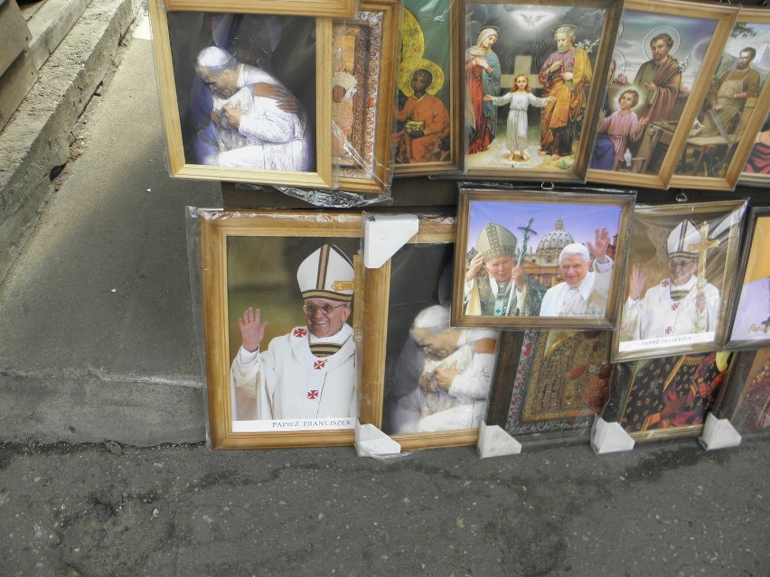 Papież Franciszek i zabawki. Na ulicy św. Barbary [ZDJĘCIA]
