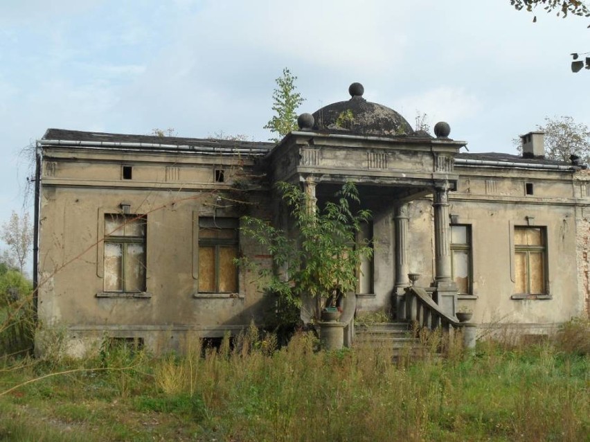 Willa Hofmanna w Częstochowie - kiedyś architektoniczna perła, a dziś ruina. Zaniedbana od lat. Zobacz ZDJĘCIA