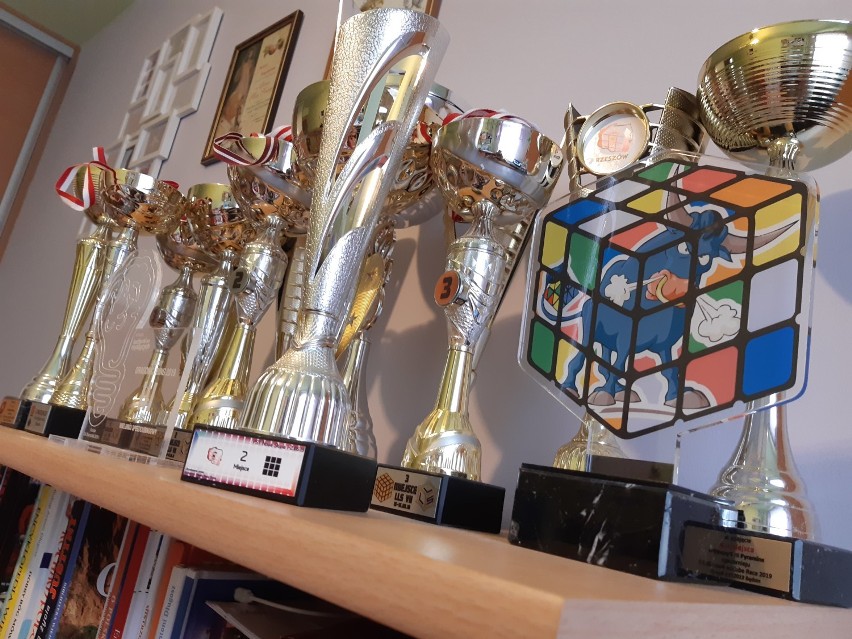 17-letnia Magda Pabisz z Jasła Mistrzynią Polski 2020 w układaniu kostki Rubika. Pobiła też aż trzy rekordy Europy