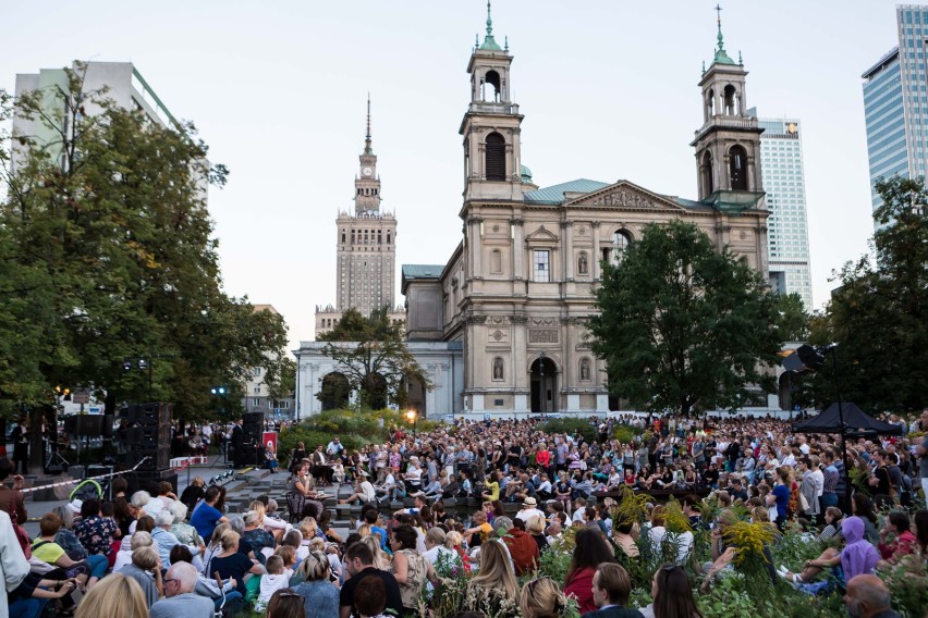 "Nie oddamy wam kultury". Protest ludzi kultury pod PKiN.