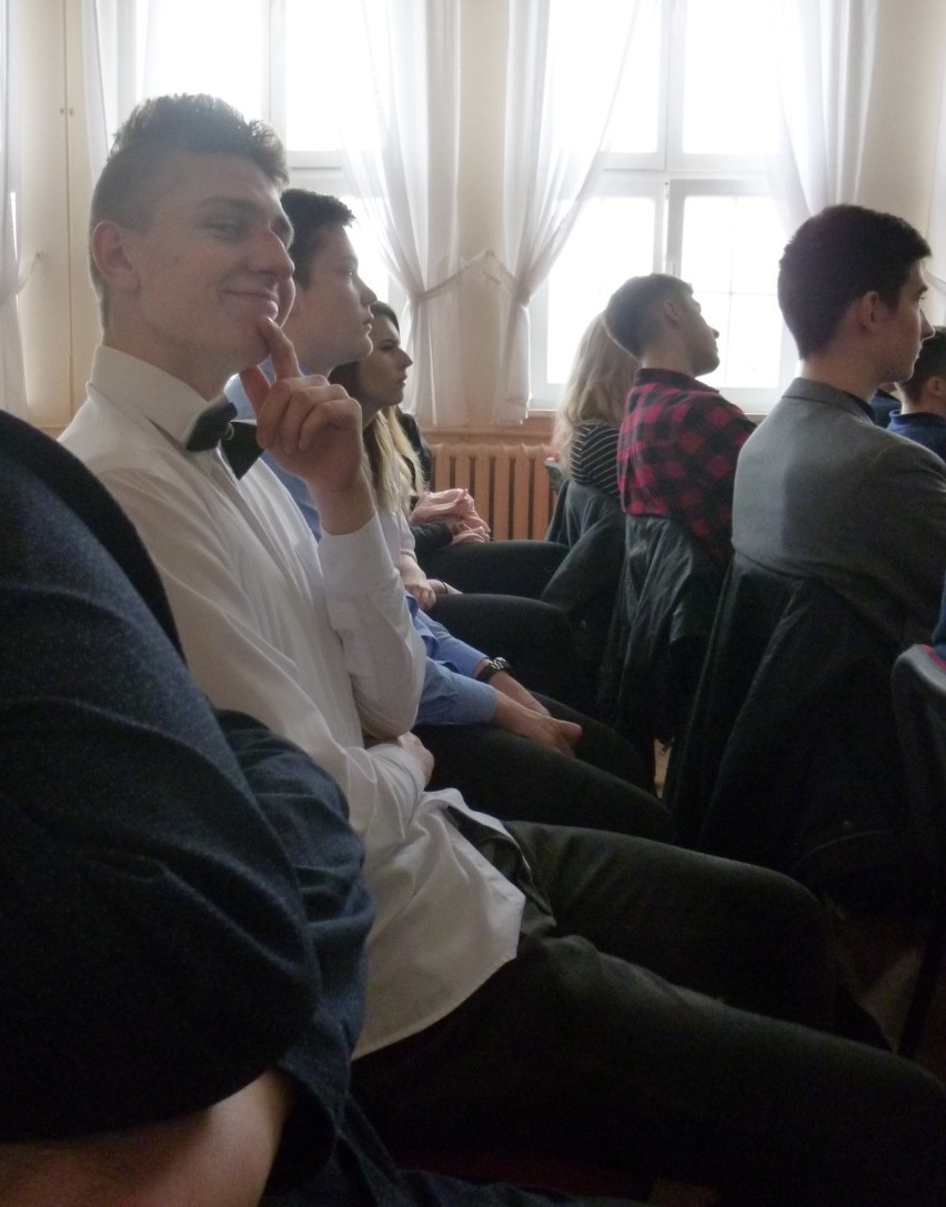 Młodzież z II LO w Malborku uczy się prowadzić publiczne debaty
