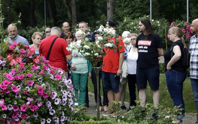 O ulicy Parkowej z uwzględnieniem  Parku Miejskiego im. Piotra Janowskiego a zwłaszcza jego historii opowiadał przewodnik PTTK Piotr Łukiewski. Kolejny  spacerek z przewodnikiem PTTK, w niedzielę 11 lipca. Tym razem hasłem wiodącym spotkania będzie - "Życie i rola kobiet w średniowiecznym Grudziądzu". Zbiórka chętnych: Błonia Nadwiślańskie, przy Flisaku. Godz. 10. Udział jest bezpłatny.