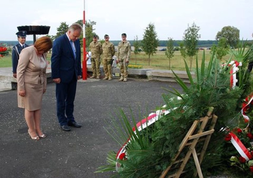 Władze Kłobucka oddały hołd polskim żołnierzom w Mokrej