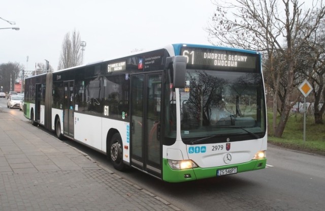 Pasażerowie podróżujący autobusami komunikacji miejskiej zostali zaskoczeni nowym dźwiękiem zapowiadającym poszczególne przystanki.