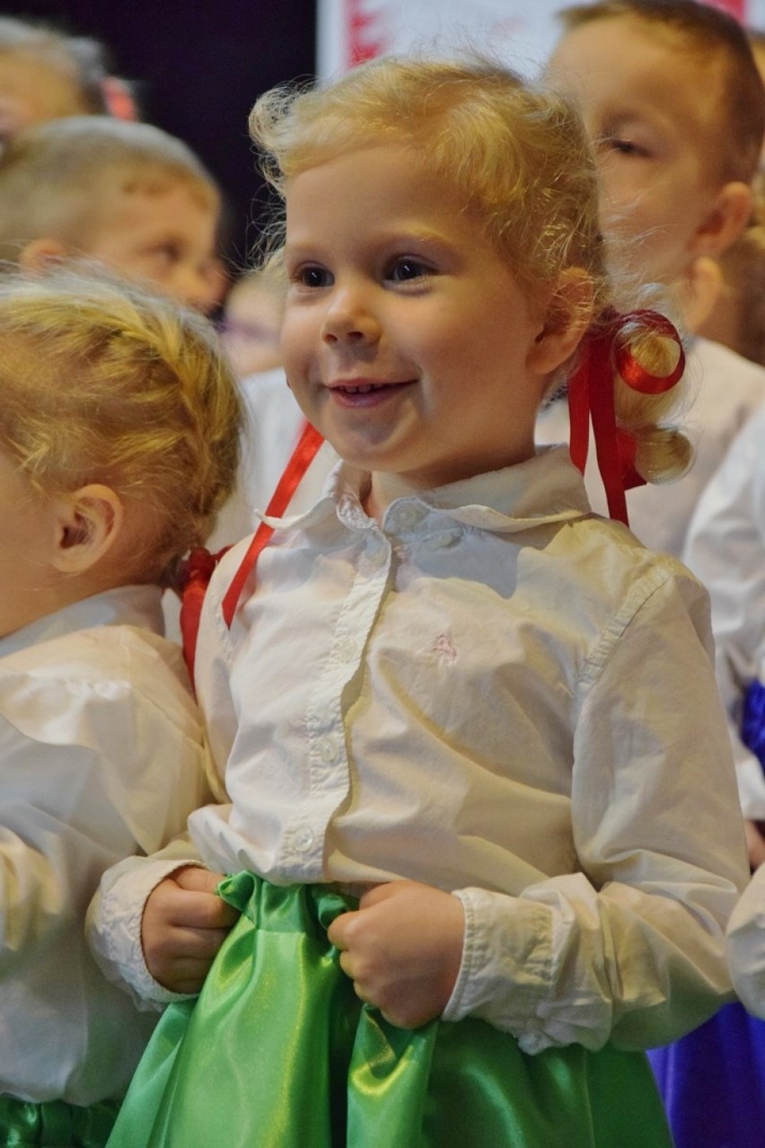  Patriotyczne widowisko na Święto Niepodległości w przedszkolu sióstr Urszulanek w Sieradzu 2018 (zdjęcia)