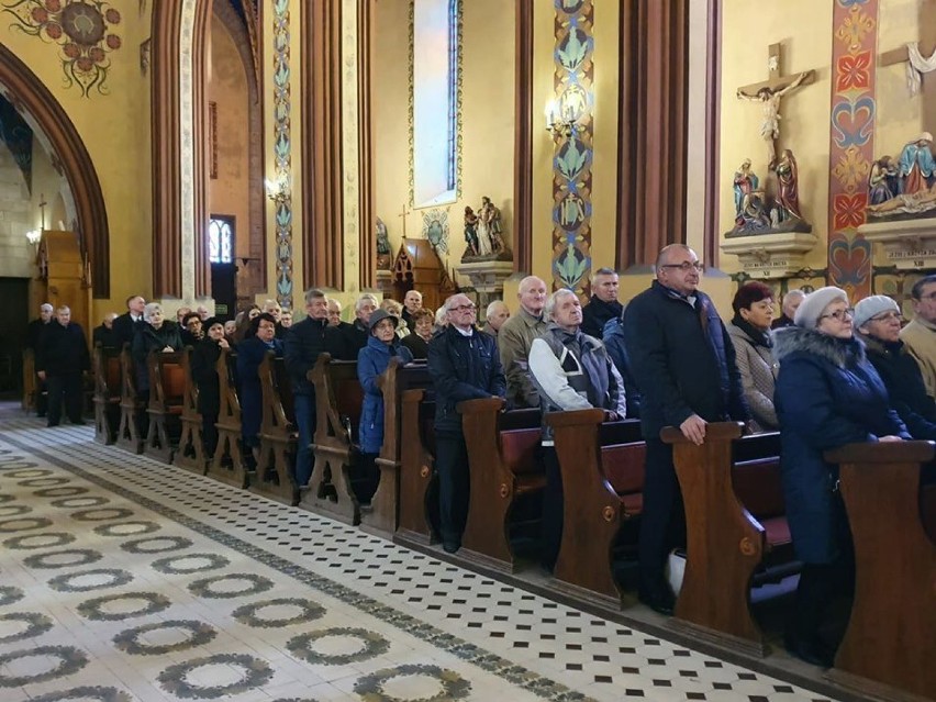 Senioralia Opoczyńskie 2019 odbyły się w Żarnowie. Seniorzy integrowali się przy śpiewie i tańcach  [zdjęcia]