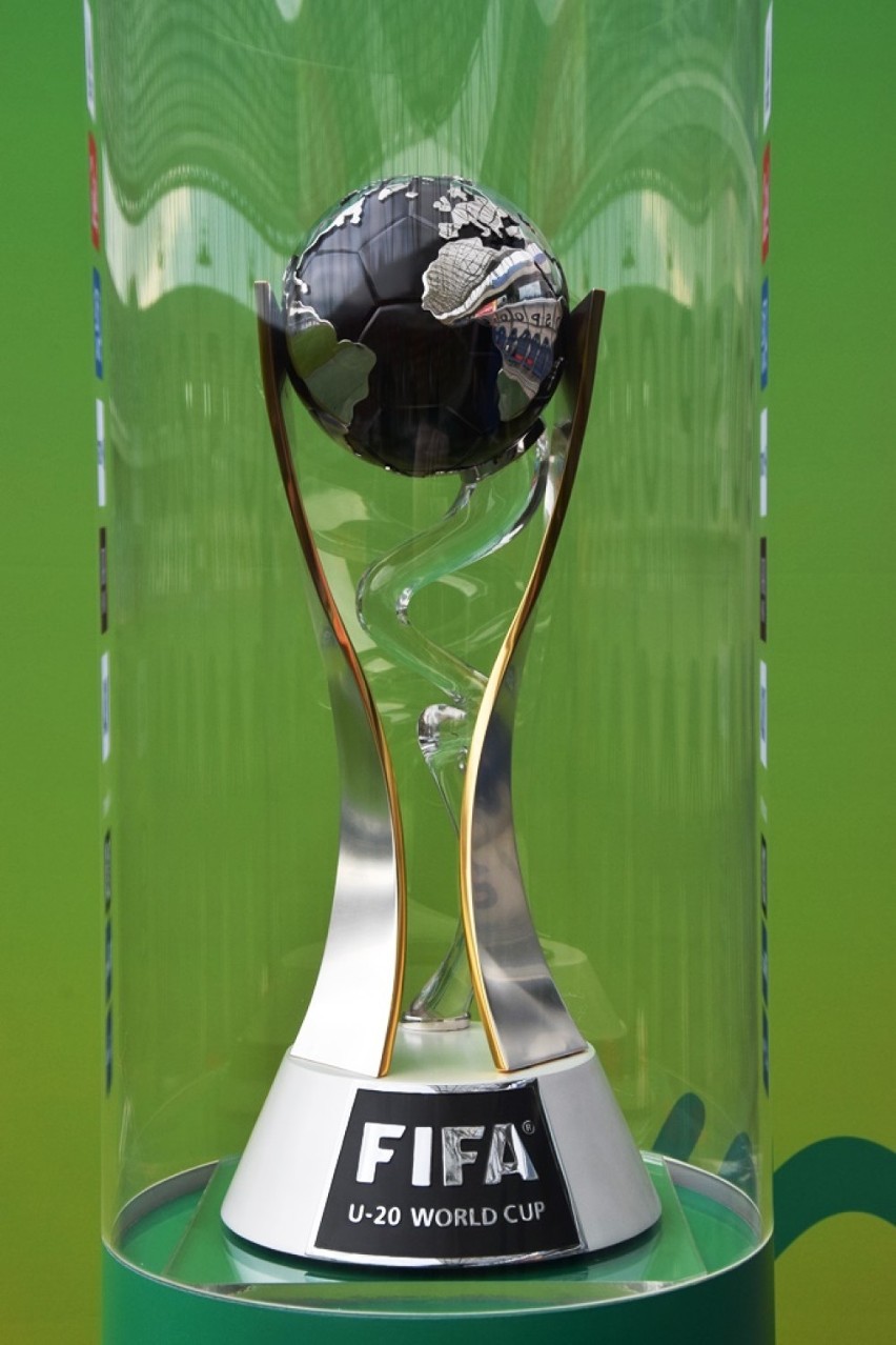 Trofeum mundialu U-20 zaprezentowane w Bielsku-Białej [ZDJĘCIA]