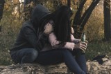 Chrzanów. Gruby melanż nastolatków nad Chechłem. 15-latka miała ponad 3 promile alkoholu