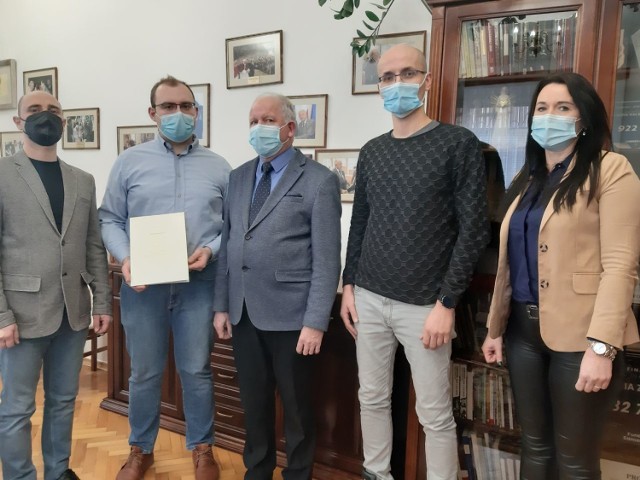 Burmistrz Kalwarii Augustyn Ormanty spotkał się z przedstawicielami Polskiej Grupy Producentów Obuwia, którzy przedstawili obecną trudną sytuację w jakiej znalazła się branża szewska