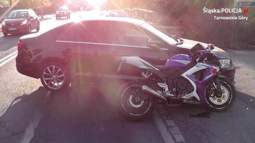 Wypadek motocyklisty w Wieszowie. Samochód wymusił pierwszeństwo, 27-latek trafił do szpitala