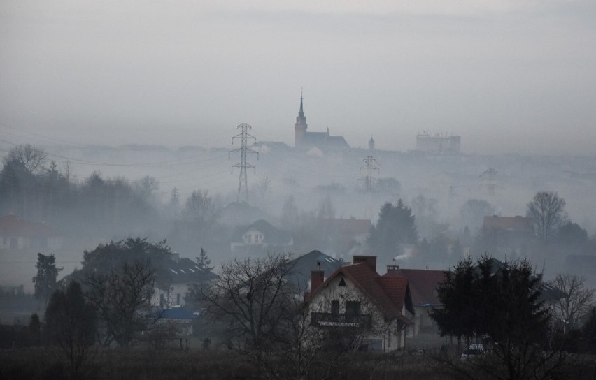 Problemy ze smogiem mogą utrzymywać się w Tarnowie przez...