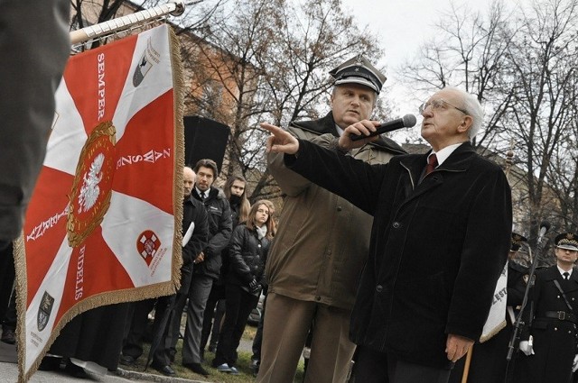 Uroczystości z okazji 94. rocznicy obrony Lwowa na Placu Orląt Lwowskich w Częstochowie.