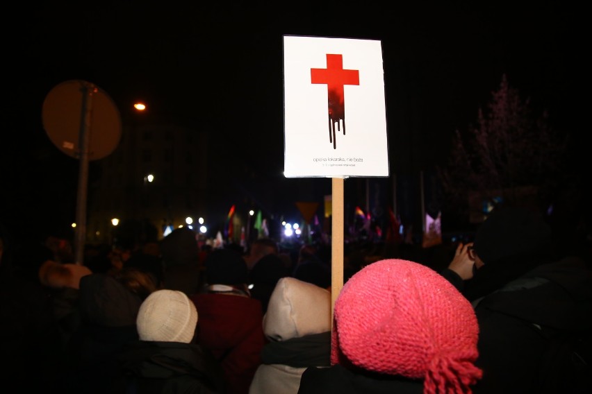 „Miarka się przebrała”. Kobiety ponownie protestowały przed Sejmem [ZDJĘCIA]