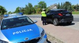 Policjanci z kilku komend kontrolowali Wieluń. 60 mandatów, zatrzymane dowody i prawo jazdy, a także nietrzeźwy kierowca