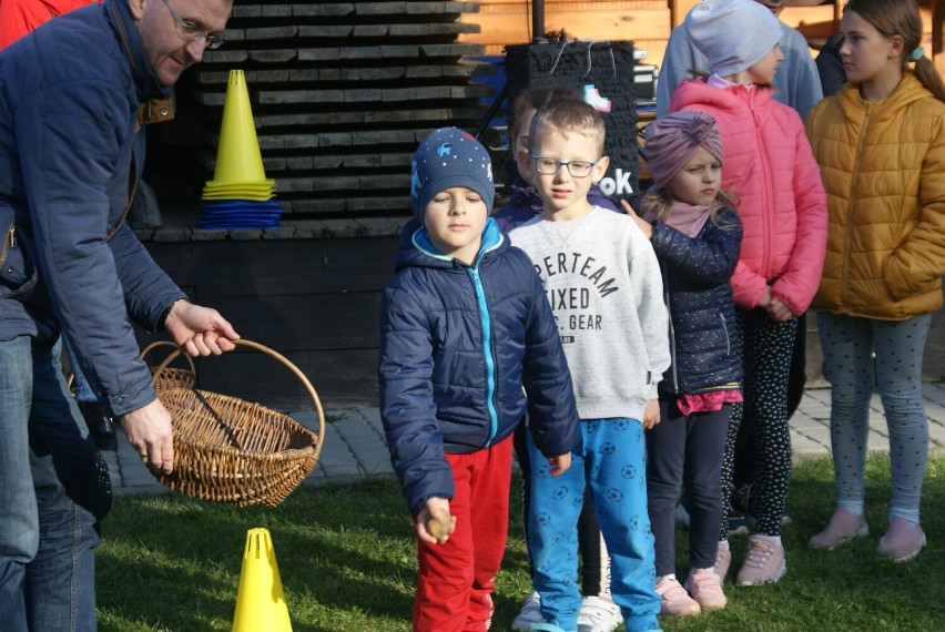 Dominikowice. Święto Ziemniaka z Ośrodkiem Kultury Gminy Gorlice. Powstawały jeżyki, pająki, pieczątki [ZDJECIA]