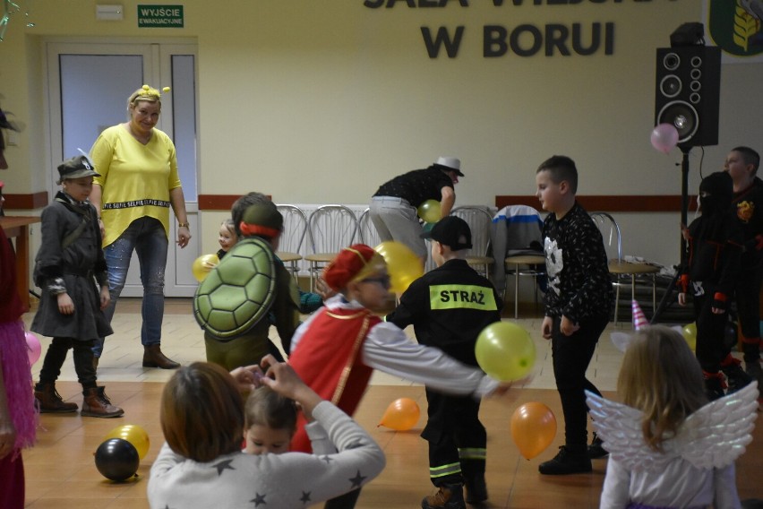 Pierwszy tydzień ferii w Borui zakończony balikiem karnawałowym