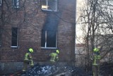 Pożar w Książenicach. Zapalił się dom jednorodzinny, jedna osoba nie żyje. Jak doszło do tragedii?