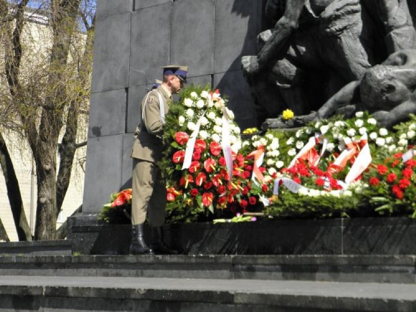 Hołd dla tysiąca bojowników. 68. rocznica powstanie w Getcie...