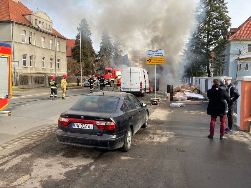 Wrocław. Samochód dostawczy w płomieniach. Zobacz zdjęcia! 