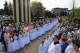 Rozpoczęły się Pierwsze Komunie Święte w Tomaszowie. Tak wyglądała uroczystość w parafii św. Rodziny przy ul. Niskiej [ZDJĘCIA]