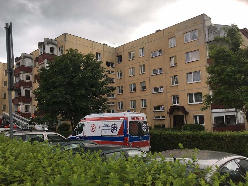 Pożar na kieleckiej Dalni. Strażacy ewakuowali mieszkańców przez balkon! [ZDJĘCIA, WIDEO]