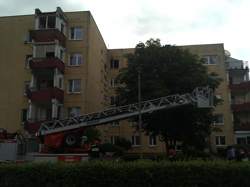 Pożar na kieleckiej Dalni. Strażacy ewakuowali mieszkańców przez balkon! [ZDJĘCIA, WIDEO]