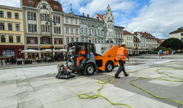 Bydgoszcz walczy z gumami do żucia na chodnikach Starego Miasta