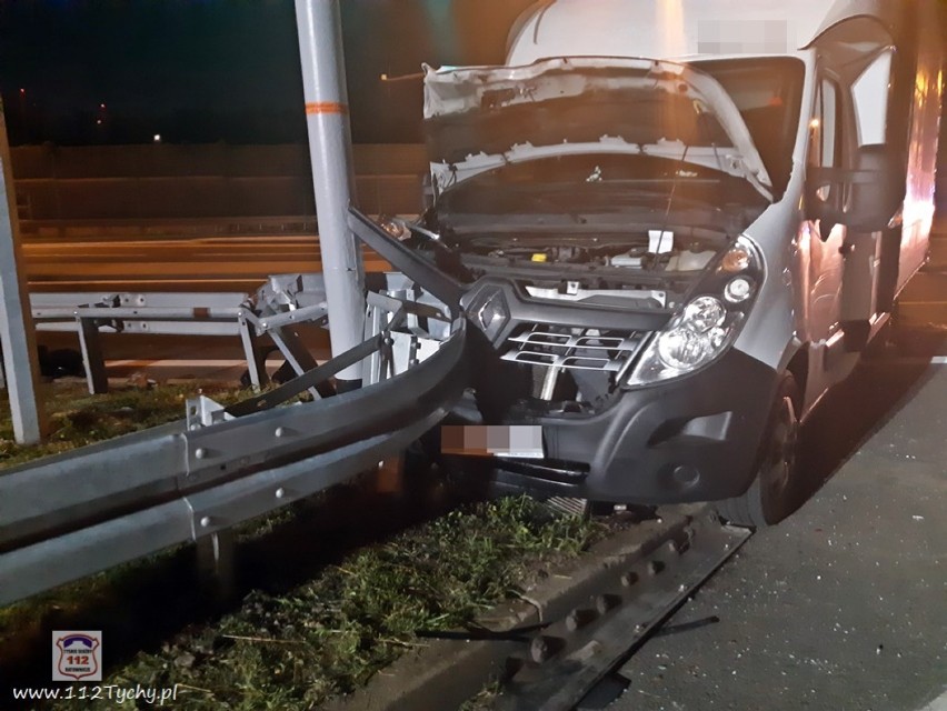 Wypadek w Mikołowie na "wiślance". Wjechał na czerwonym świetle, zderzenie dostawczaka z bmw