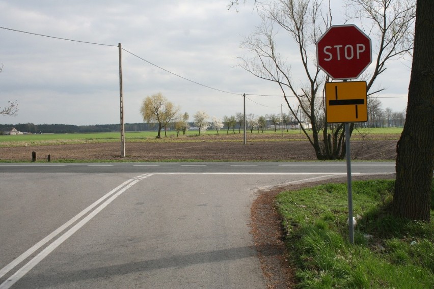 Wypadek w Borucinku gm. Osięciny. Zderzenie pijanego motorowerzysty z citroenem [zdjęcia]