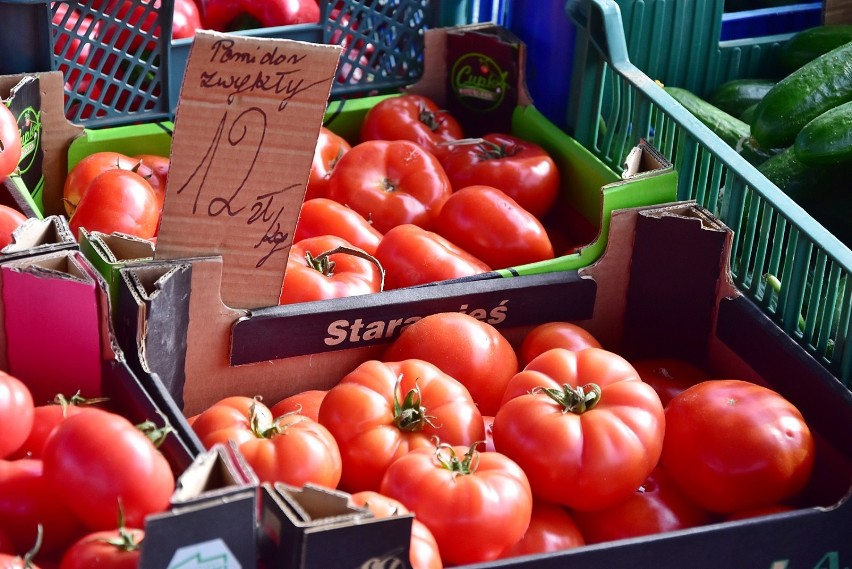 Za kilogram pomidorów zapłacimy 10 lub 12 zł
