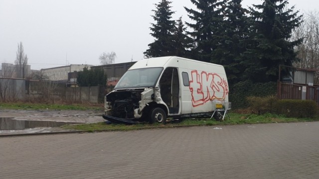 Bus niszczejący przy ul. Limanowskiego.