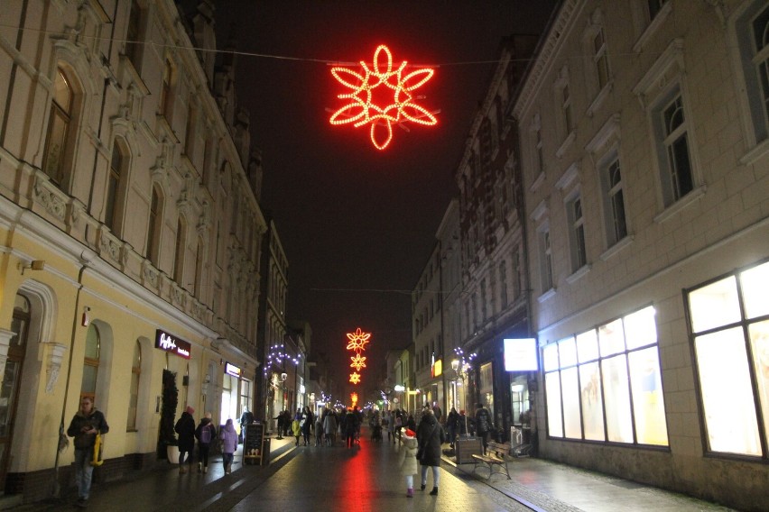 Choinka i iluminacje świąteczne w Chełmnie już cieszą oczy