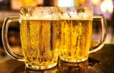 Takie są skutki picia piwa jesienią. Czy jedno dziennie szkodzi? Oto zalecenia ekspertów od zdrowia!