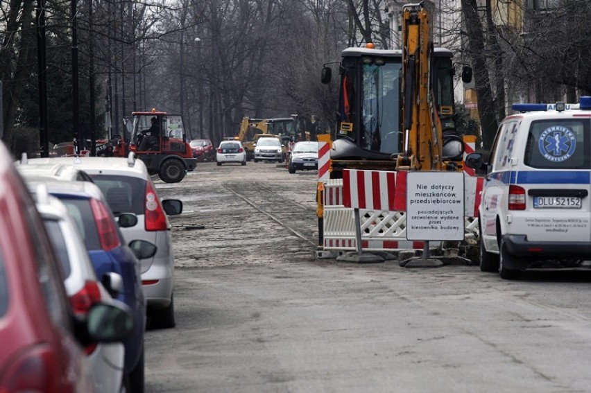 Remont ulicy Mickiewicza, odkryto szyny tramwajowe [ZDJĘCIA]