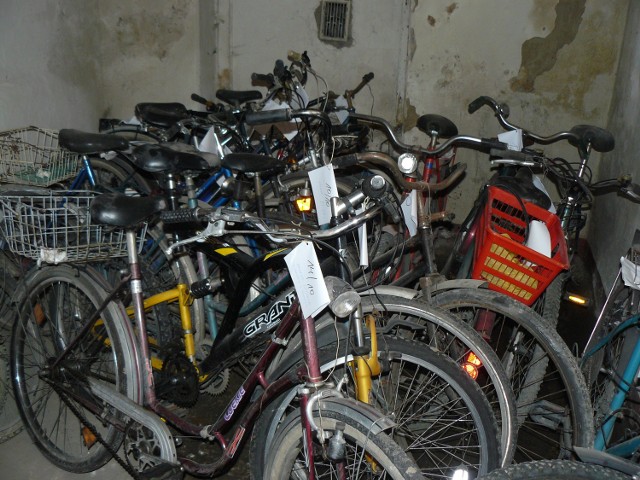 Składowisko starych rowerów - zgubione, skradzione i nigdy nie odnalezione przez właścicieli