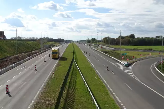 Na kolejnych odcinkach drogi ekspresowej S5 Świecie - Bydgoszcz będziemy mogli poruszać się dwoma pasami w obu kierunkach