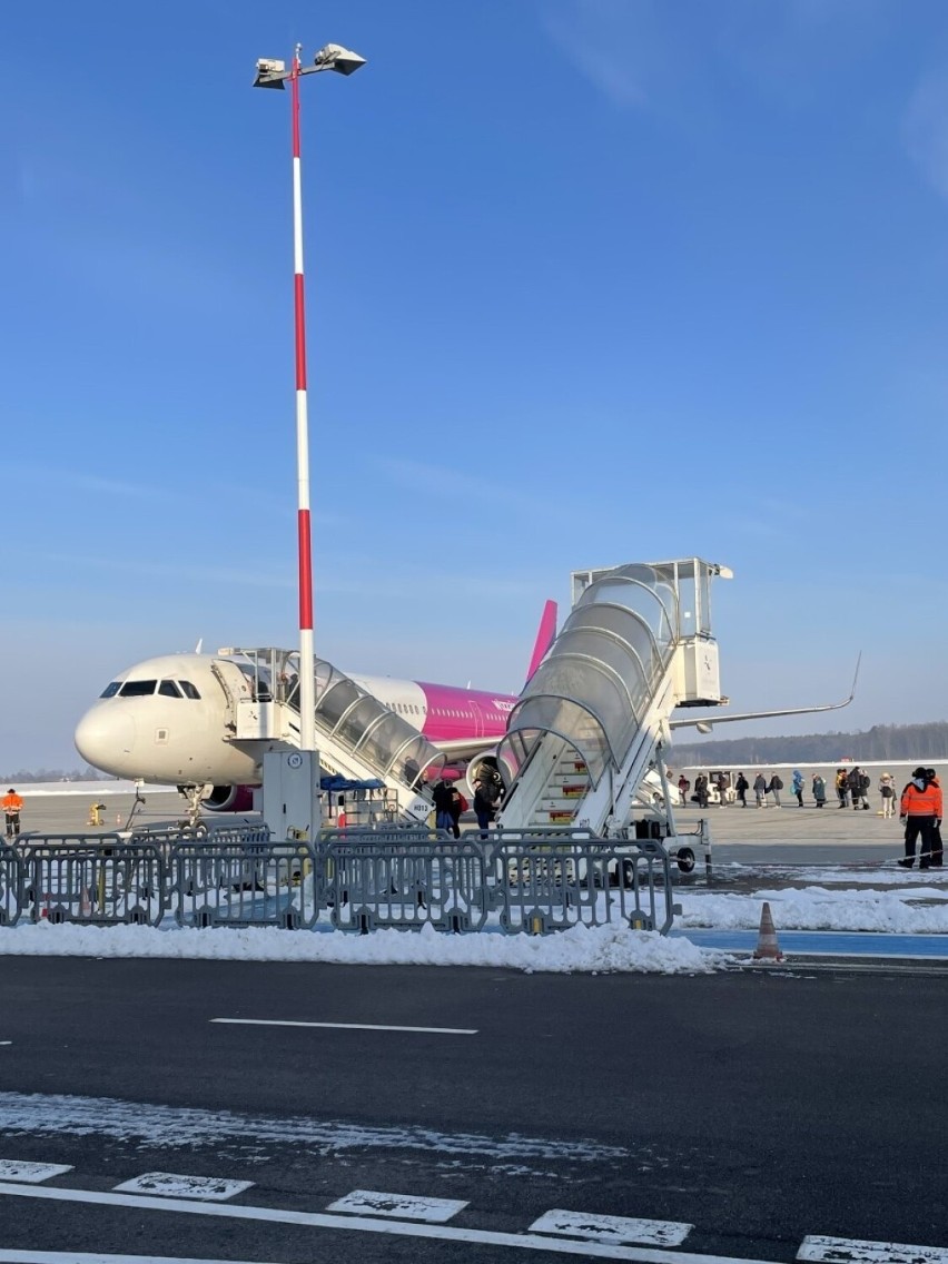 "W samolocie znajduje się bomba". Pasażerowie wylecieli z Portu Lotniczego Lublin z ponad 20-godzinnym opóźnieniem