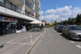 Problematyczny parking przed apteką przy ulicy Klonowej w Kielcach. Są awantury między kierowcami. Potrzebny drugi wyjazd