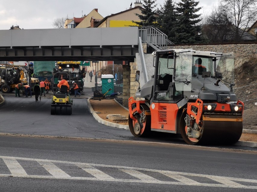 Budowa drogi pod wiaduktem na DK 79 w Chrzanowie na finiszu