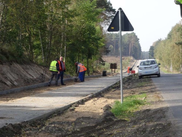 Remonty w Pile na ścieżce na Płotki i na Wawelskiej