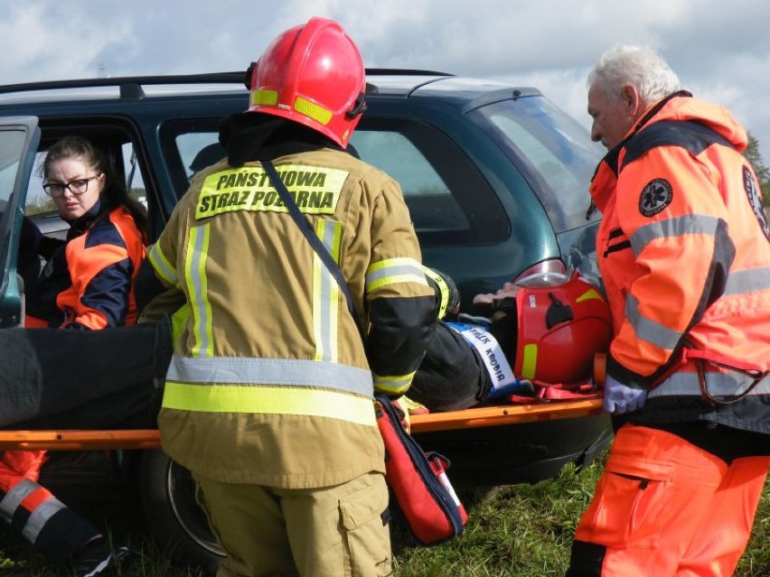 Ćwiczenia służb ratowniczych: symulacja wypadku masowego w gminie Szlichtyngowa