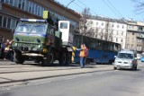 Kraków: tramwaj linii 4 wykoleił się na Basztowej [ZDJĘCIA]