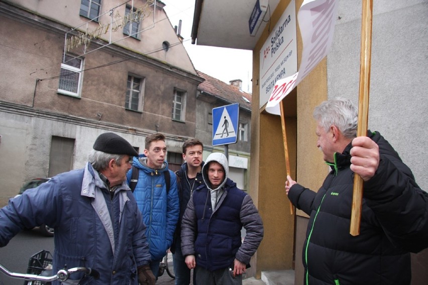 Syców: Protest pod biurem poselskim Beaty Kempy