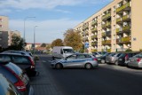 Potrącenie przy ulicy Wieniawskiego w Żarach. Kobieta trafiła do szpitala, droga jest zablokowana