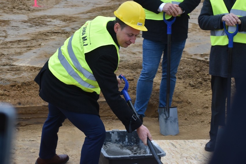 Oficjalne rozpoczęcie prac nad budową nowej hali zakładu...