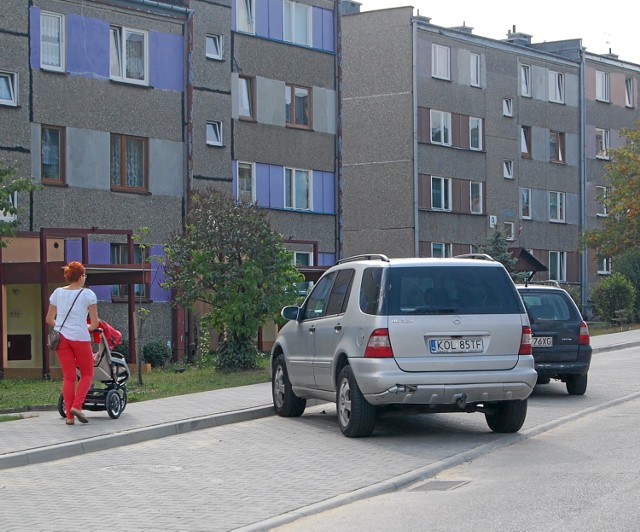 Mieszkańcy osiedla chwalą sobie nowy, równy chodnik